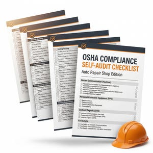 Può includere: Un elenco di controllo di autovalutazione della conformità OSHA per officine di riparazione auto, con un casco arancione. L'elenco di controllo include sezioni sulla comunicazione dei pericoli, sui dispositivi di protezione individuale e sulla sicurezza antincendio.