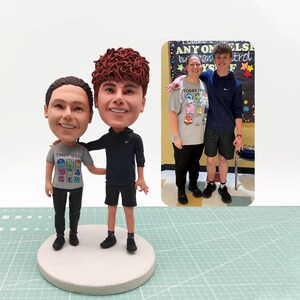 Customized bobbleheads for teachers, student and teacher statue, best gift for teachers on Teacher&#39;s Day, funny memorial statue for 2 people