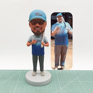 Custom baseball coach bobbleheads, Custom baseball bobbleheads, baseball team bobbleheads, gifts for students, best baseball player gifts