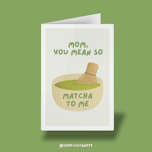 Mom, You Mean So Matcha - Lustige und süße Muttertagskarte, Matcha-Wortspielkarte für Mama, entzückende Kawaii-Teekarte