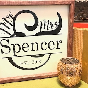 Mr. & Mrs. bruiloft of bruid cadeau gesplitst monogram digitaal SVG-bestand voor Cricut ontwerpruimte - HTV / vinyl aanpasbaar Gebruiksvriendelijk