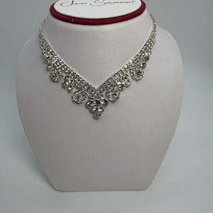 Ensemble collier et boucles d&#39;oreilles en strass transparents, ensemble collier et boucles d&#39;oreilles en strass argentés, ensemble de collier plastron en cristal argenté