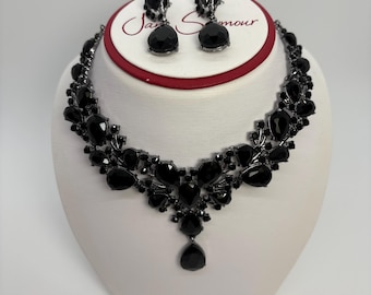 Black Crystal Teardrop Lariat Necklace And Earrings Set, Black Lariat Crystal Necklace Set, Black Teardrop Necklace Set, Black Necklace Set