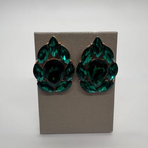 Orecchini a lobo vistosi con cristalli verde smeraldo, orecchini a grappolo verdi a taglio a pera, orecchini da sposa a foglia marquise in oro verde