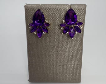 Orecchini a perno con cristalli viola ametista, orecchini a perno a forma di fiore viola, piccoli orecchini a forma di fiore viola, piccoli orecchini a grappolo viola