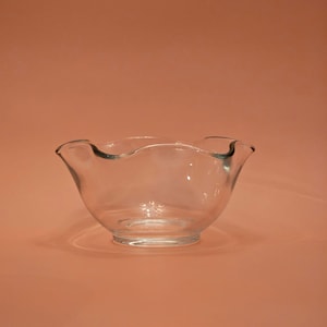 Bonbonnière ou bol vintage des années 1970 en verre transparent avec bord volanté