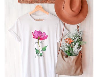水彩花柄Tシャツ レディース、花柄Tシャツ ママ、花柄Tシャツ、母の日ギフト、彼女へのギフト、女性へのギフト - ユニセックスTシャツ、ショート