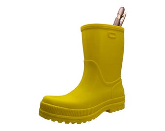 Gele pennenhouder regenlaars – leuke bureauopberger