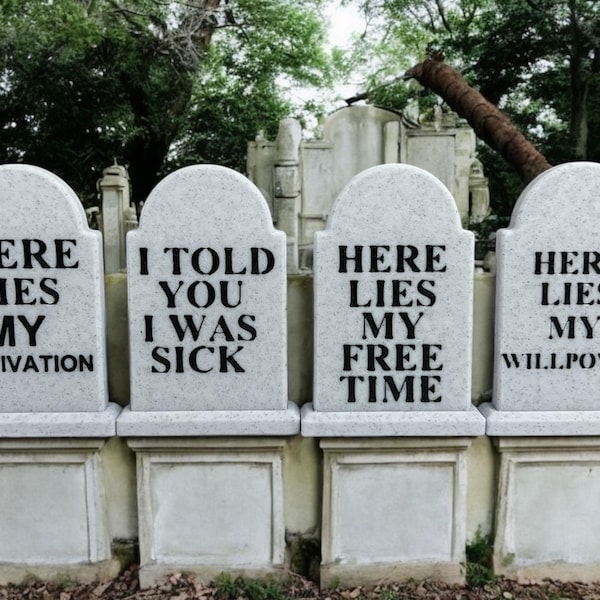 Funny Mini Tombstone Desk Décor – Halloween Gag Gift