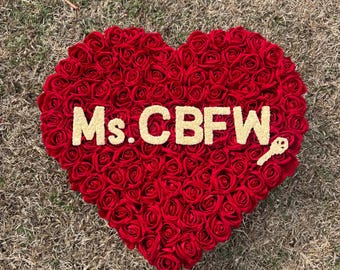 Grote doos met imitatieroos en hart Ms. CBFW