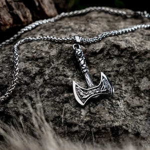 Berserker axe necklace, viking axe pendant, mens celtic jewelry, nordic jewelry, scandinavian pendant, double edge axe necklace, viking gift