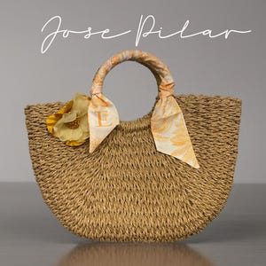 Bolsa tote oval de palha de ráfia com lenço de seda personalizado com letras de A a Z | Acessório estiloso de verão | Bolsa para o dia a dia ou de viagem | Bolsas de palha de luxo