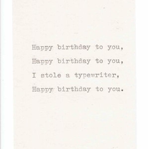 J'ai volé une machine à écrire Joyeux anniversaire carte d'anniversaire drôle | Humour sarcastique vintage étrange