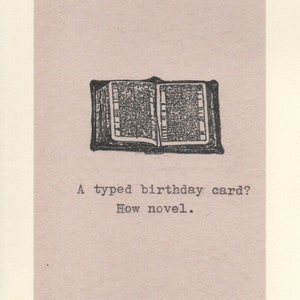 Une carte d'anniversaire dactylographiée | Carte d'anniversaire d'écrivain de livres de littérature drôle
