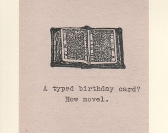 Un biglietto di auguri di compleanno scritto a macchina Come scrivere un romanzo o un libro di letteratura divertente