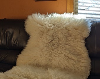 Sheepskin - Natural White - Wool Sheep pelt