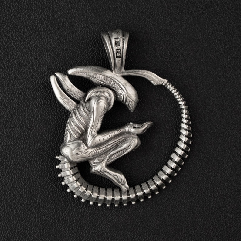 Xenomorph Alien Necklace, Alien Covenant Pendant,sci-fi Movie Jewelry ...