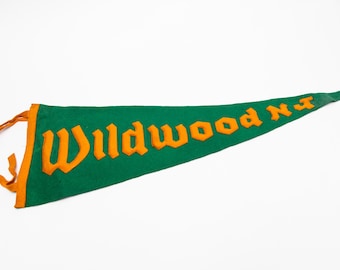 Fantastic Early Large Vintage Wildwood New Jersey Souvenir Felt Pennant