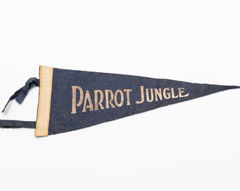 Early Vintage Parrot Jungle Florida Souvenir Felt Pennant