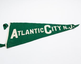 Large Early Vintage Atlantic City New Jersey Souvenir Felt Pennant