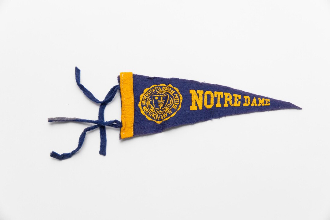 Fanion Vintage University Notre Dame – South Bend Indiana – Occasion – Voir Photos