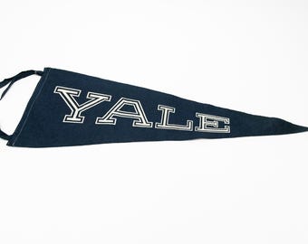 Large Early Vintage Yale University Souvenir Felt Pennant