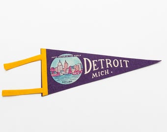 Vintage Auto Center of the World Detroit Michigan Souvenir Felt Pennant