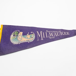 Large Vintage Milwaukee Wisconsin Souvenir Felt Pennant
