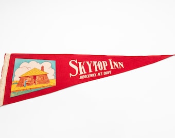 Vintage Skytop Inn Brockway Mountain Drive Michigan Souvenir Felt Pennan