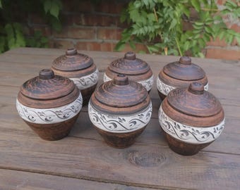 Set van 6 keramische bakvormen – Handgemaakte kleipotten met deksels – Ovenschalen – Rustieke keramische kommen