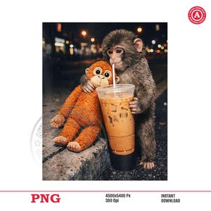 Puede incluir: Fotografía de dos monos, uno real y otro de peluche, compartiendo un café helado. El mono real está bebiendo de la pajita, mientras que el mono de peluche está siendo abrazado. El fondo está borroso con farolas.