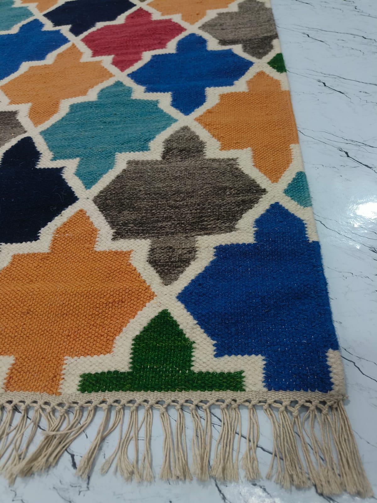 手織りのマルチカラーキリムラグ：幾何学模様のトライバルコットン