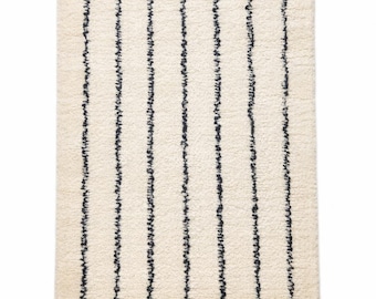 Tapete marroquino felpudo e macio, tapete de lã marroquina, tapete marroquino felpudo listrado em creme e preto – tapete estilo boho Beni Ourain com franjas