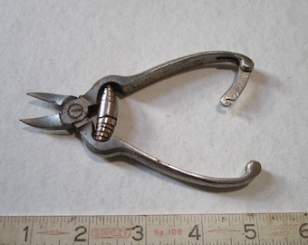 ETG106 Old LaCross #1066 Tijeras/Alicates vintage para uñas y cutículas: estampado antiguo y elegante (Schnefel Bros, Alemania, Nueva Jersey, ¿Art Déco?)