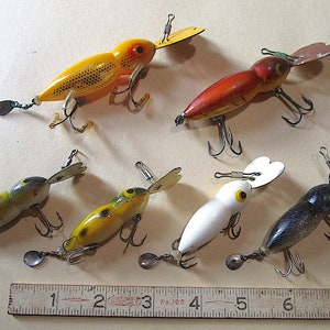 BR147 SIX Old Vintage Whopper Stopper Hellbender Fishing Lures Great  Colors, Nice Shape Fish 'em or Collect 'em -  Canada