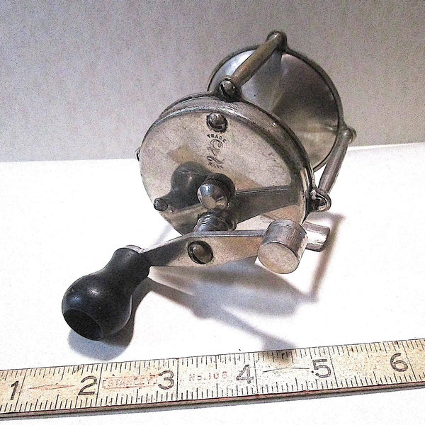 SM177 WINCHESTER-HENDRYX very old vintage fish tackle reel! Scarce marking, a century old! Very nice shape!