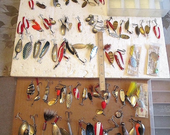 Old Collectible Fishing Lure Lot. Vintage Tackle From Erie Deerie, Helins,  Creek Chub, Paul Bunyan, and Atom. Great Display of Old Lures. 