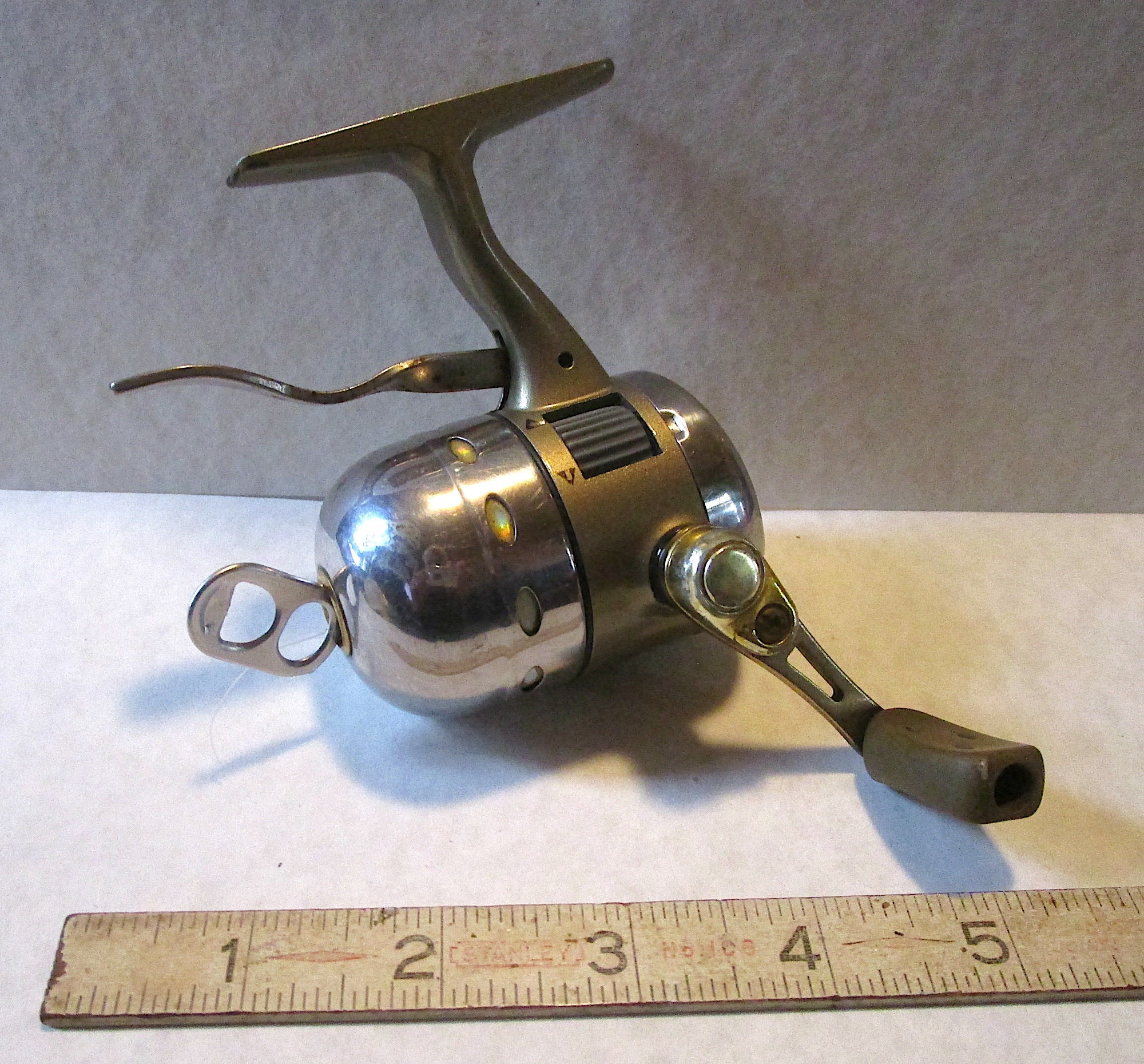 EAF7 Unique Old underspin Shakespeare Microspin Vintage Fish