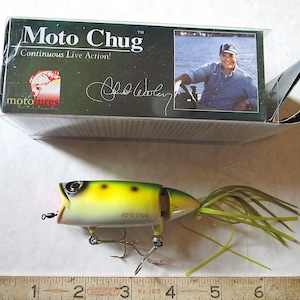 F200 old stock Chuck Woolery Moto Chug Frog! Mechanical! Spring loaded  fishing lure! Like new w/box! Video to watch!