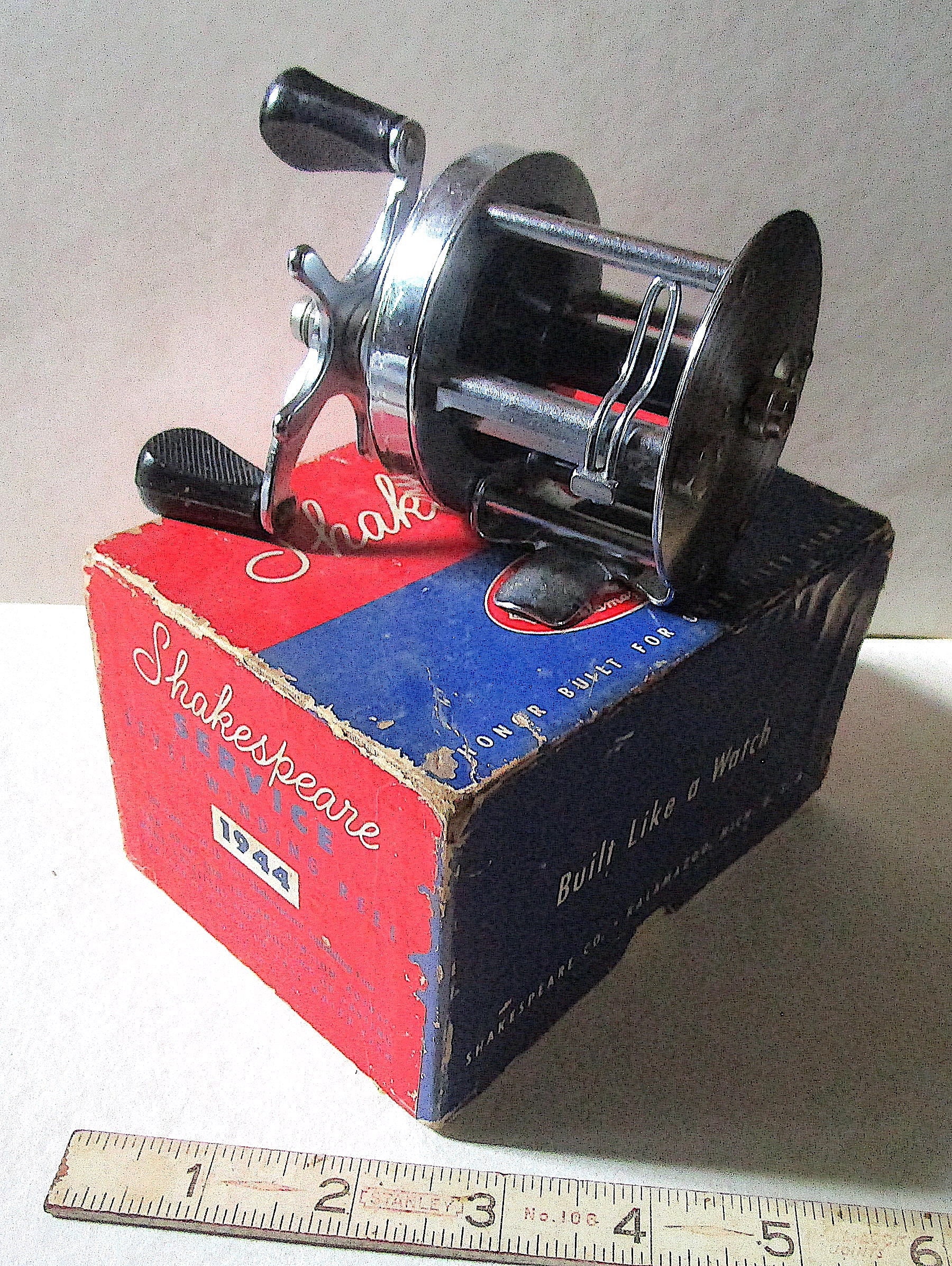 AW188 minty Old Shakespeare Service EH Vintage Fishing Reel in Box