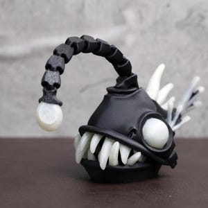 Glödande marulk 3D-utskriven modell ledad flexibel djuphavsfisk lysande skrivbordsleksak kuslig halloweendekor marint liv samlarpresent