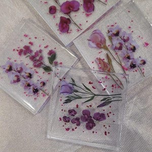 Resin Floral Coaster Set Of 4, Dried Flower Drink Coasters,  Housewarming Gift For Friend, Resin Home Decor, Handmade Resin Art Unique Style
