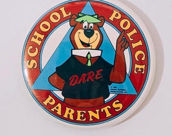 Vintage 1988 Yogi Bear "D.A.R.E School Police Parents" Pinback Button
