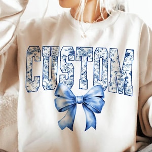 Laço de coquete de toile floral azul personalizado png, png personalizado do time do colégio, png personalizado elegante, png de presentes personalizados, nome personalizado png