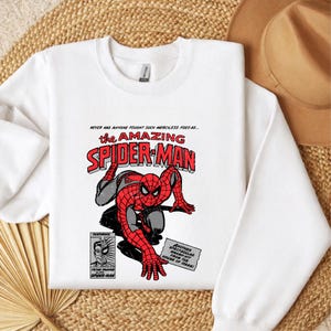 Puede incluir: Un juego de tres tazas de cer&aacute;mica con acabado mate moteado. Las tazas son de color crema, gris claro y gris oscuro. Cada taza tiene un dise&ntilde;o simple y minimalista.