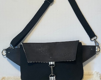 The METRO crossbody Bag