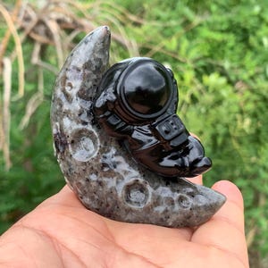 2.8''+ Natural Obsidian+Yooperlite quartz,quartz crystal,hand carved,Crystal Astronaut,Astronaut skull,Home Decoration Crystal Gifts 1pc