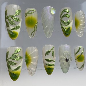 Green Nail,Flower Nail,Handmade Nail,Nail Art,Nail Polish,Nail Design,Nail Press On Flower,Gift For Her