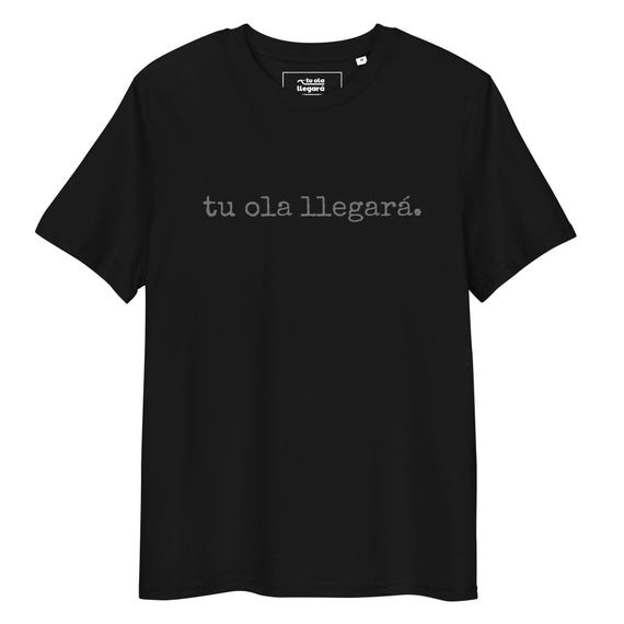 Tu Ola Llegará minimalist message shirt
