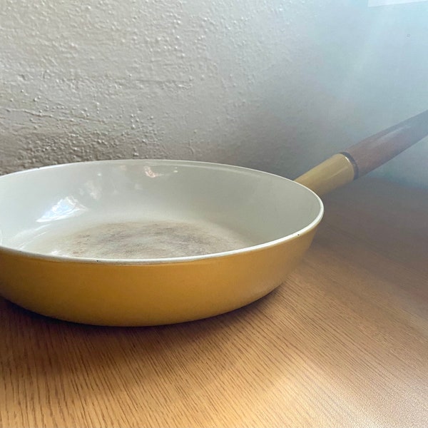 Vintage Yellow Descoware Frying Pan with Original Handle - Cast Iron - Enameled - Butter Yellow - Made in Belgium